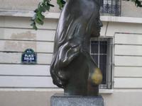 Dalida-Büste von der Seite aus gesehen