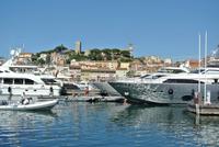 Yachten und Altstadt in Cannes