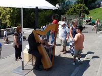 Harfespielerin am Sacré-Cœur de Montmartre