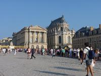 rechts der Gabrielflügel, am Bildrand die Kapelle