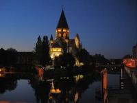 004.Der Temple Neuf am Abend