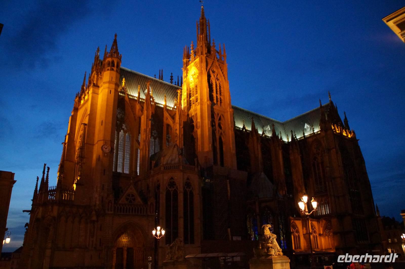 006.Kathedrale abends