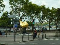 Freiheitsflamme- Denkmal für Lady Day