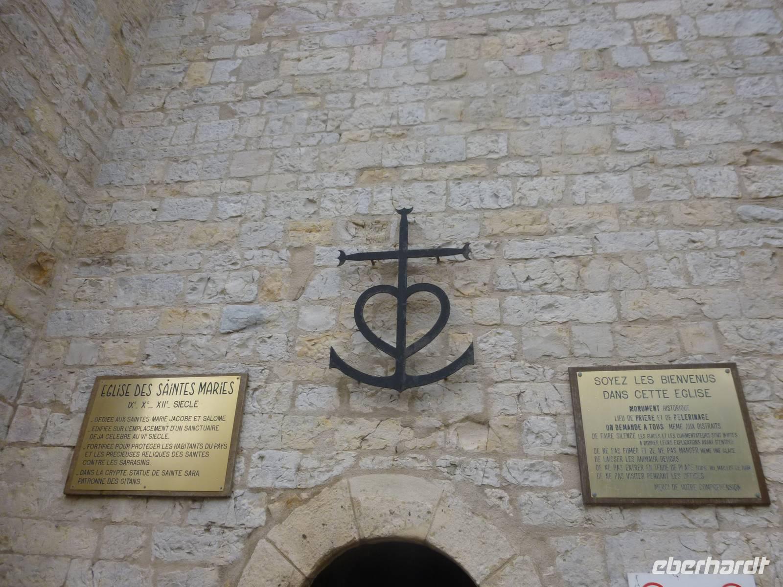 Wahrzeichen in St.Marie de la mer - Wallfahrtskirche mit Camargue'schem Zeichen 