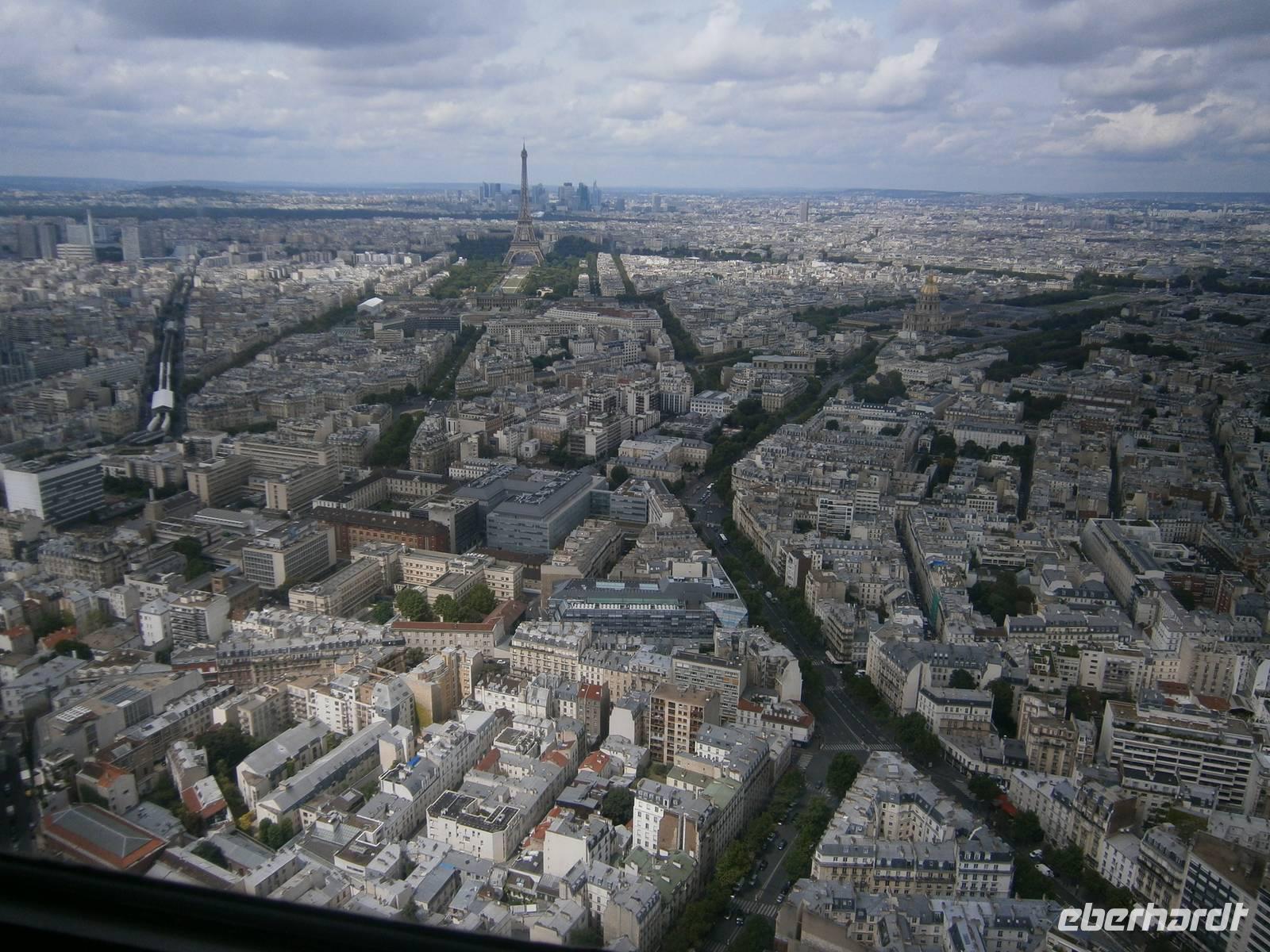 Blick vom Hochhaus mvon Montparnasse auf Eiffelturm und 