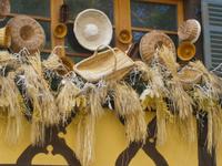 Colmar, Fensterdetail anl. der eingebrachten Ernte