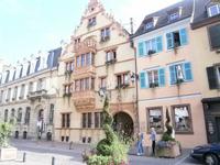 Das Kopfhaus von 1609 hier ist die Weinbörse, ein Restaurant und ein Hotel eingerichtet 
