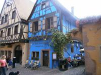 Aufwändig erhaltene alte Bausubstanz