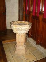 Taufbecken in der Kirche vom Hôtel Dieu