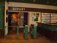 zur Besichtigung müssen wir durch die Bahnsteigschranke