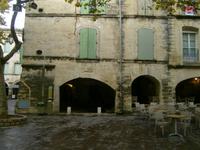 einstige Kellergewölbe heute Cafés