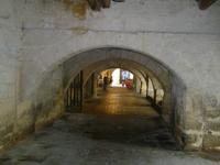 einstige Lagerhalle unter den Häusern