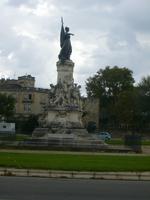 wir sind in Avignon - uns begrüßt auf dem Denkmal die Marieanne