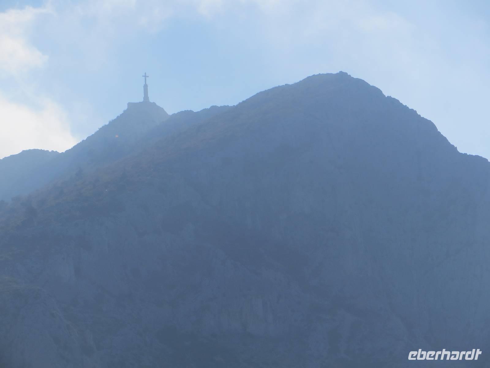 Croix de Provence im Nebel