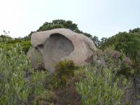 Weg von der Kapelle nach Calvi - Granitfelsen