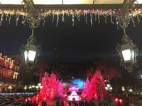 379Vor dem Casino am Abend