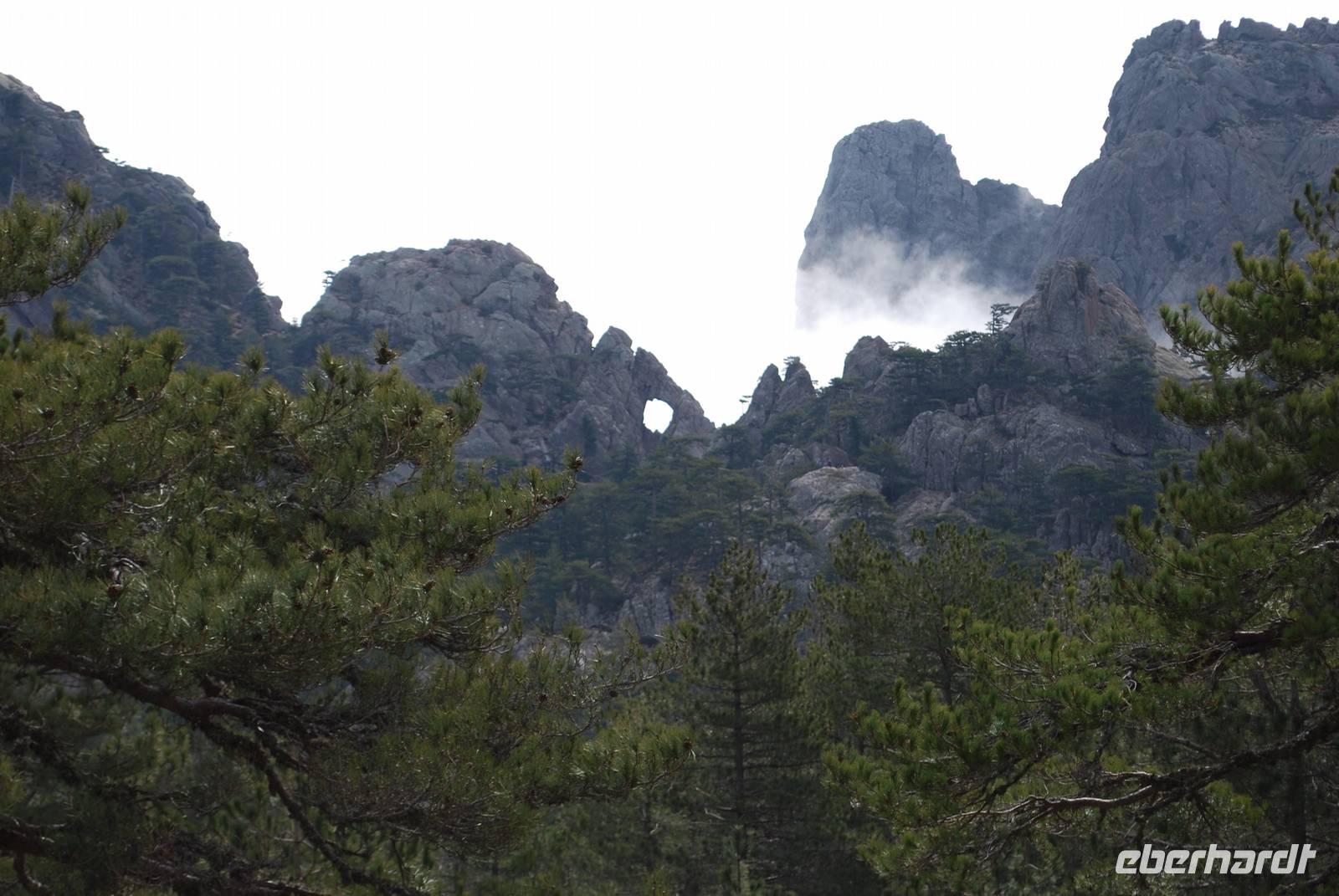 Trou de la Bombe Bavella-Massiv