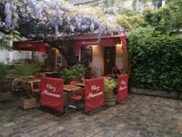 Typisches Restaurant in der Nähe des Malerplatzes