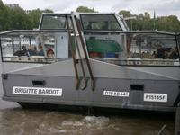 Mit diesem Schiff macht unsere Gruppe ihre Seine-Bootsfahrt