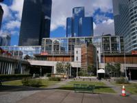 Immer wieder laden kleine grüne Oasen zum Verweilen ein