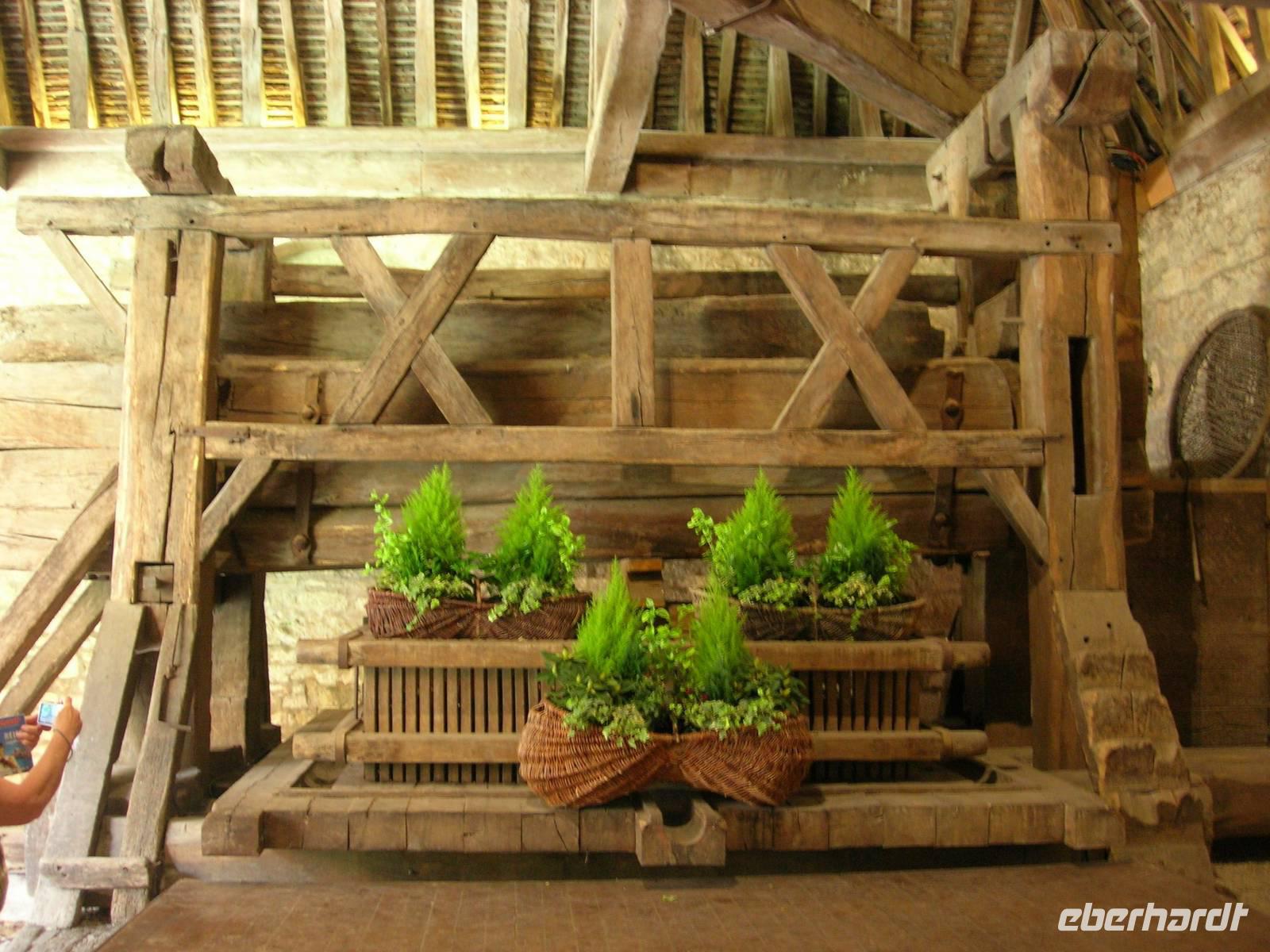 12.5.2015 Clos de Vougeot, Weinpresse aus dem 12. Jahrhundert