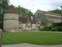 14.5.2015 Fontagny, Taubenhaus und Abteikirche