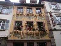 Auch hier wieder nette Fassadengestaltung