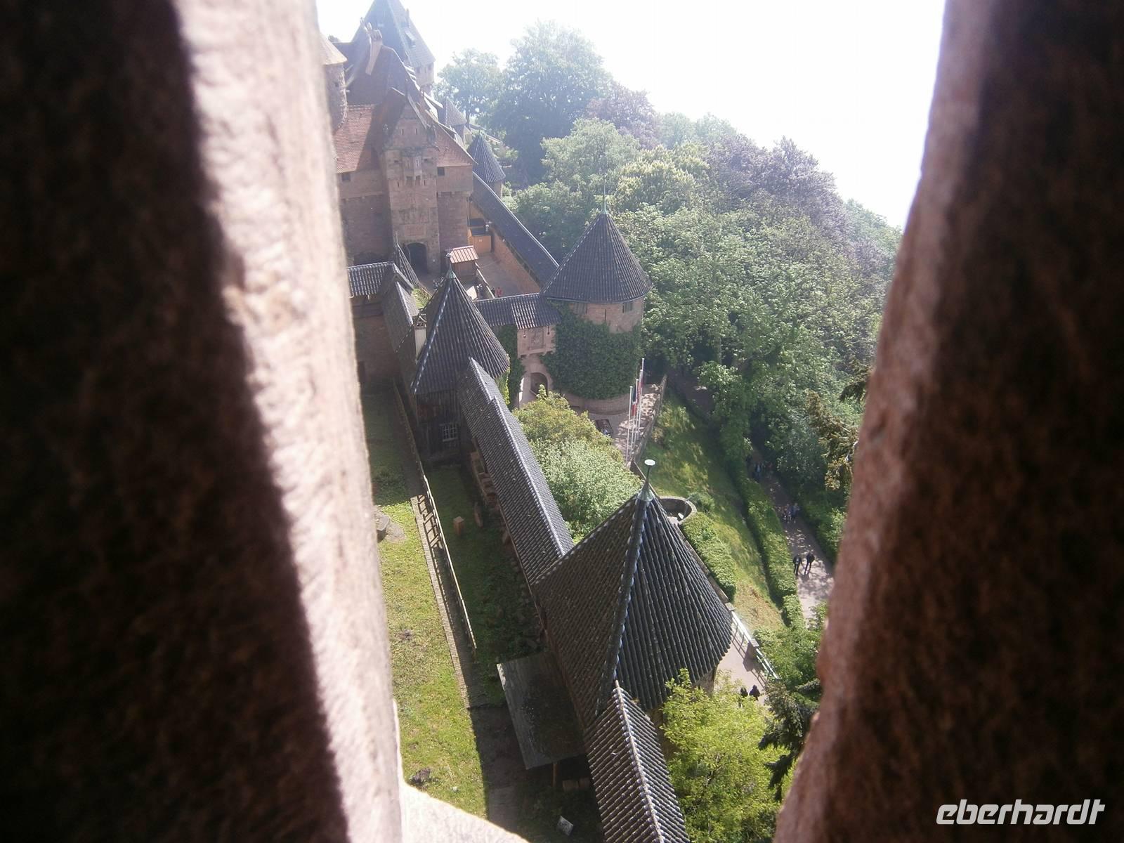 Blick durch eine Schießscharte