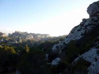 Blick auf Les Baux in den Alpillen