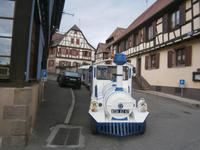 Bähnle zur Fahrt durch die Weinberge im Ort Dambach la Ville