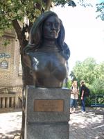 Büste der Sängerin Dalida