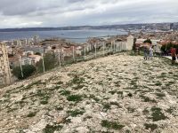 Blick zum Kreuzfahrthafen Marseille mit 5 Kreuzfahrtschiffen