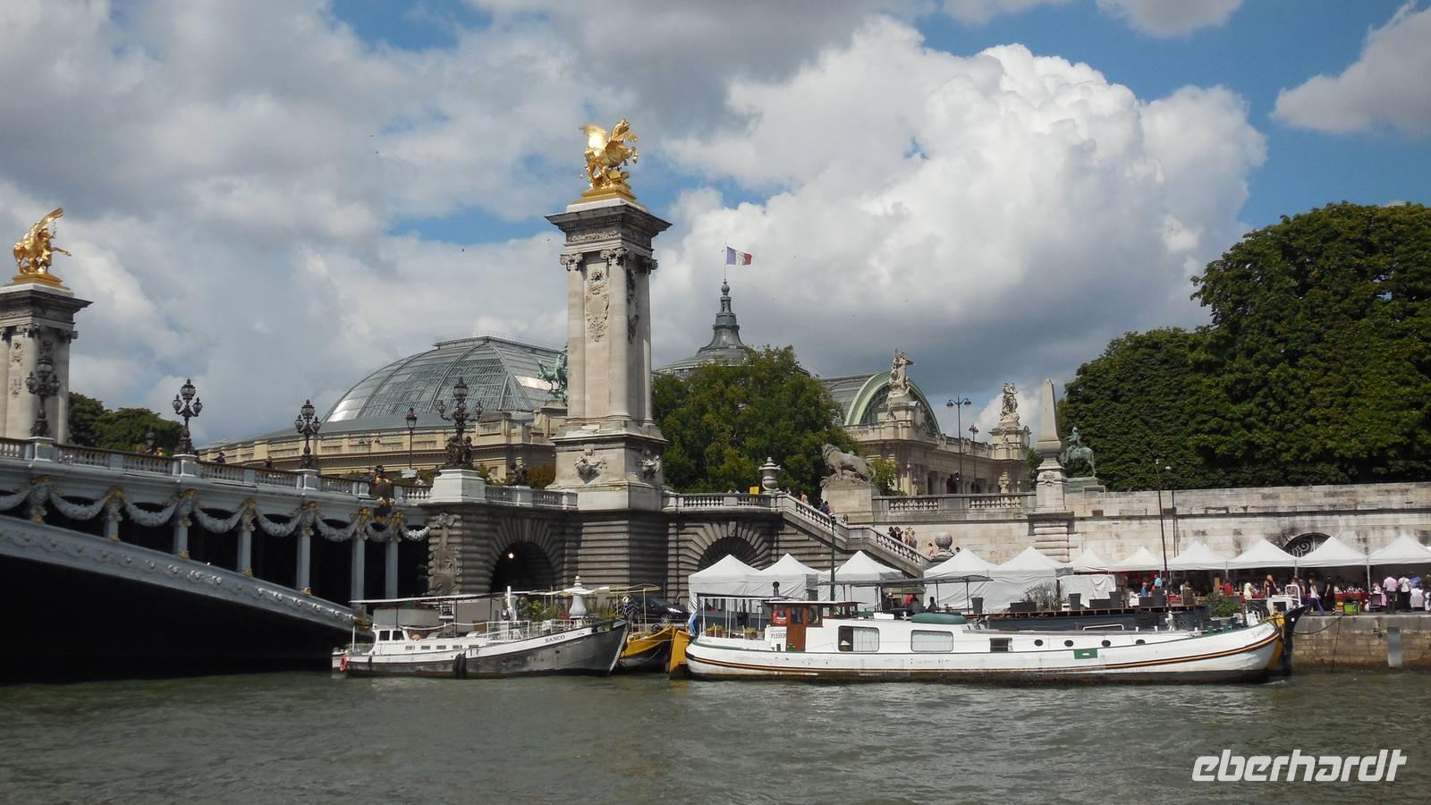 Bootsfahrt auf der Seine