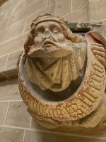 Burgund vom Feinsten  - Kapellenfigur in der Kirche von Cluny