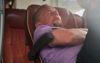 Busfahrer beim Nickerchen