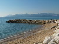 Cannes besitzt sogar richtigen Sandstrand
