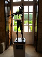 Chateau Vascoeuil. Hommage an Newton von Dali
