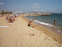 Der Strand von Fréjus lädt zum Baden ein