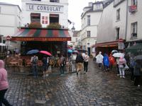 Die Gassen des Montmartre bei Regen