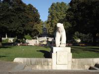 Dijon Eisbaer am Darcy Platz