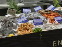 Fischangebot in der Markthalle von Avignon 
