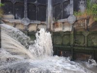 Frankreich - Rundreise Okzitanien: In den Schleusen bei Fonseranes - Wasser marsch