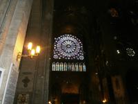 Glasfenster im Innern der Kathedrale