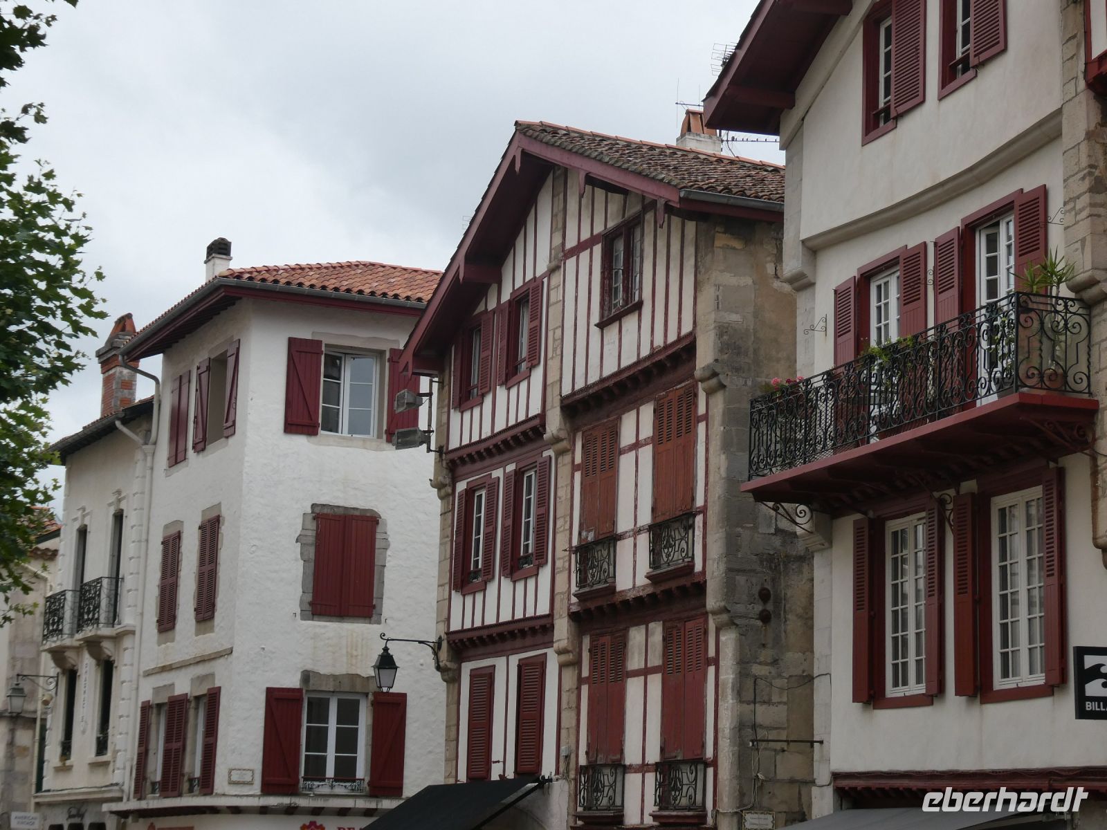 Häuser am Ufer in St.Jean-de-Luz
