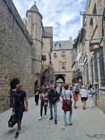 Hauptstraße Mont St. Michel mit innerem Tor, Stadtseite