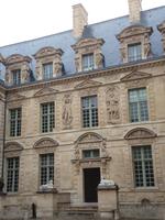 Hotel de Sully