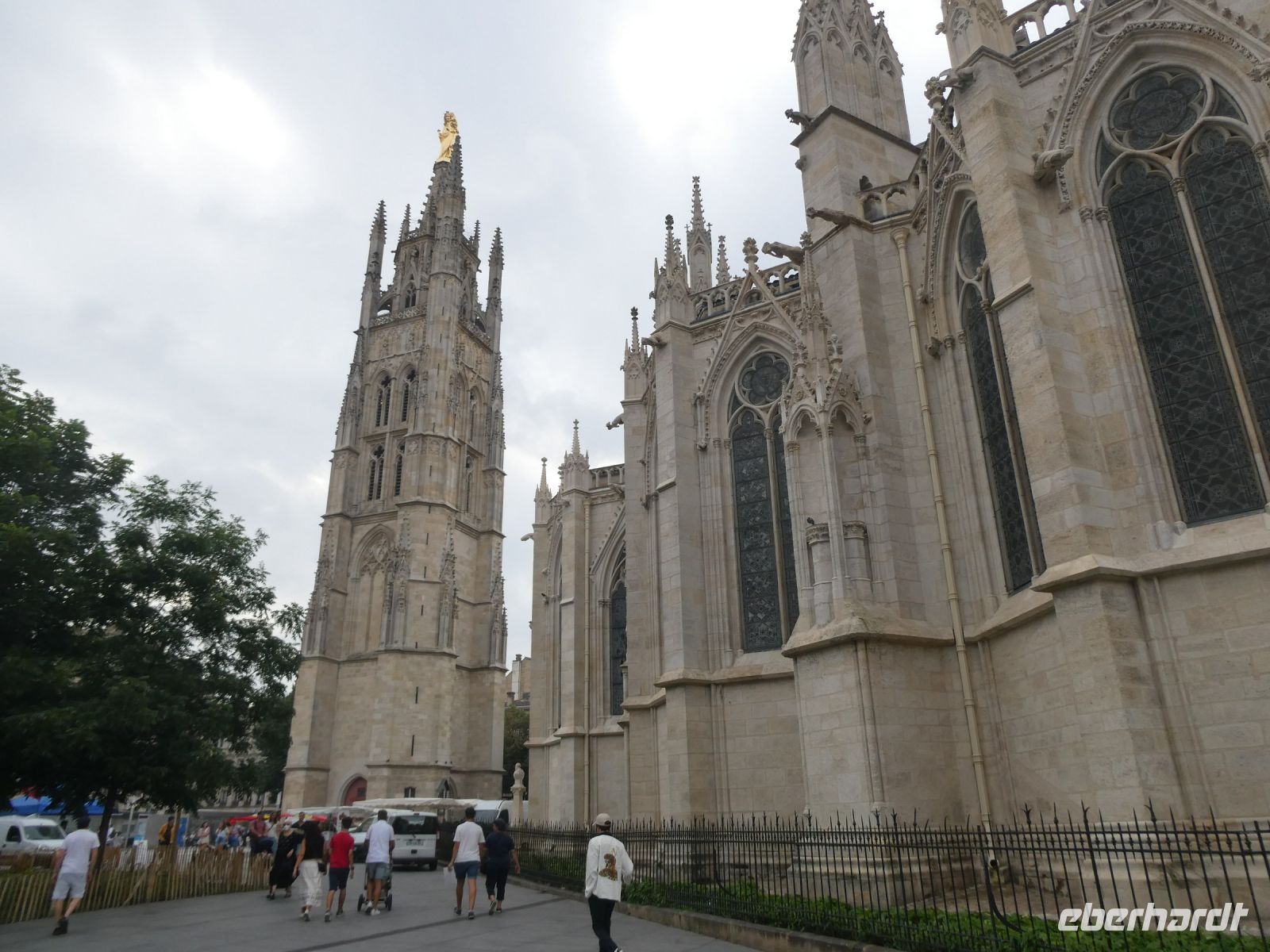 Kathedrale mit Glockenturm