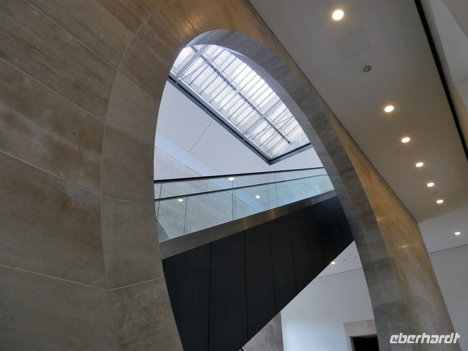 Kontraste im Louvre