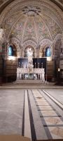 Krypta mit Altar