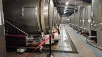 Lager- und Gärbottiche in der Likörfabrik 